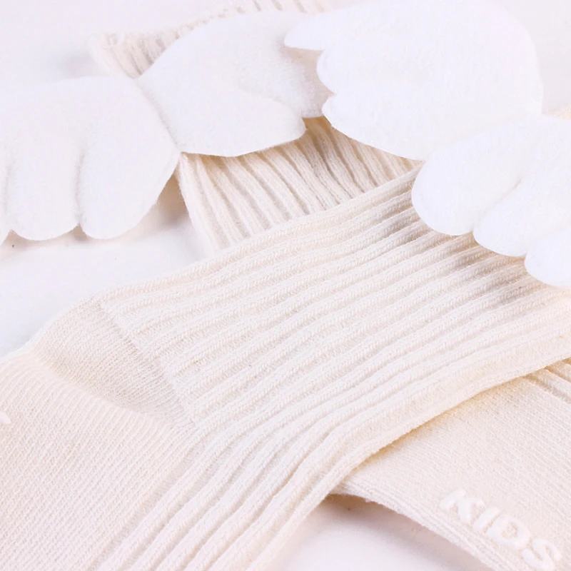Осенне-зимние мягкие хлопковые носки для маленьких девочек детские Нескользящие носки для малышей длинные гольфы принцессы с крыльями ангела для новорожденных