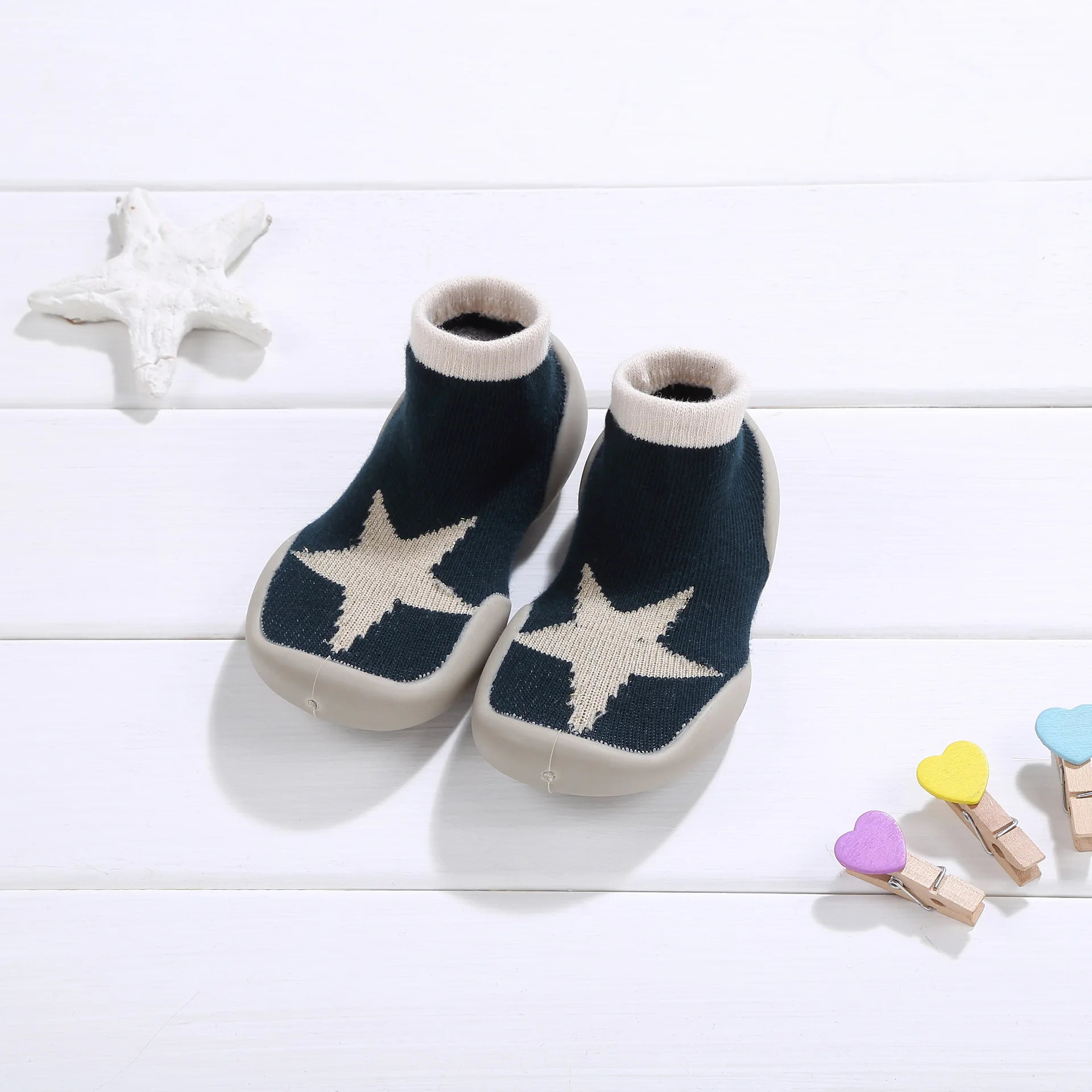 Детская обувь; противоскользящий для улицы обувь для мальчиков и девочек; Мягкие резиновые подошвы; обувь для малышей; хлопковые носки для новорожденных - Цвет: Лаванда