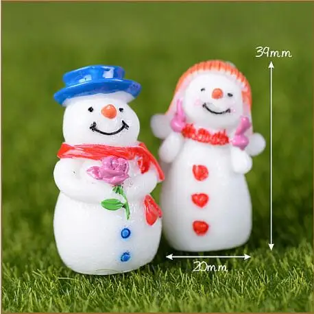 2pcs in picture Миниатюрная фигурка снеговика для влюбленных, миниатюрные рождественские фигурки, украшение для дома, каваи, сделай сам, сказочные садовые украшения из смолы, детские игрушки - Цвет: 2pcs in picture
