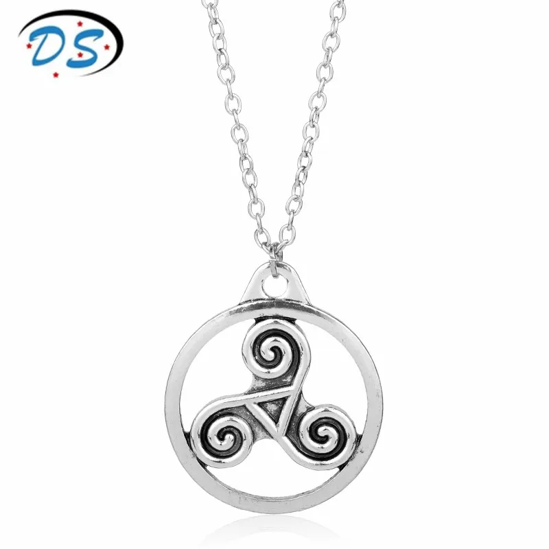 Outlander Holy Trinity Symbol Celtic Border Trinity Knot Cross Design
