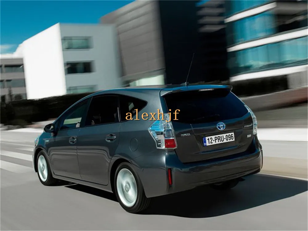 Toyota-Prius_Plus_2013-1