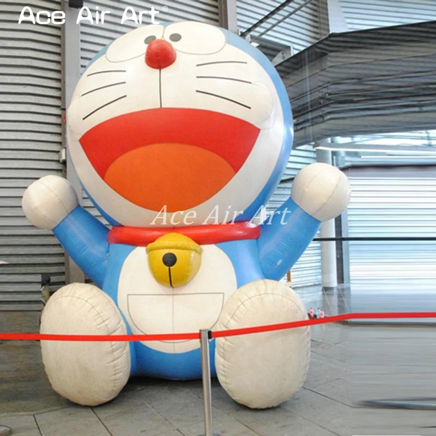 Портативная рекламная мультяшная надувная модель Doraemon, сидящая с большим красным ртом и счастливая улыбка для продажи