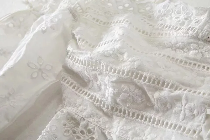 COLOREE высокое качество женские короткие топы на бретелях Лето белый/черный сексуальный выдалбливают спереди на шнуровке вышитые короткие топы