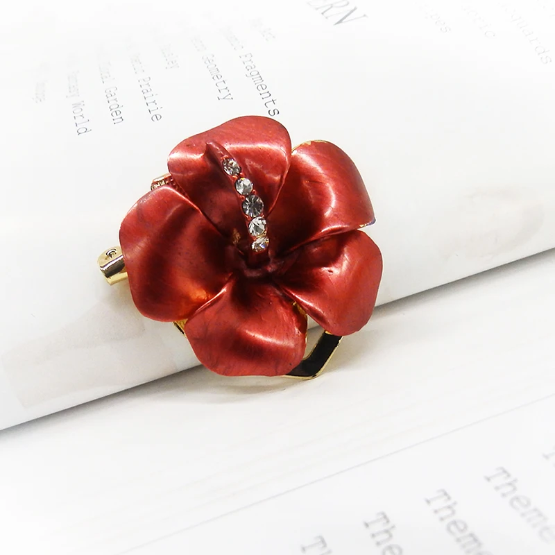 

Red elegant flower brooch
