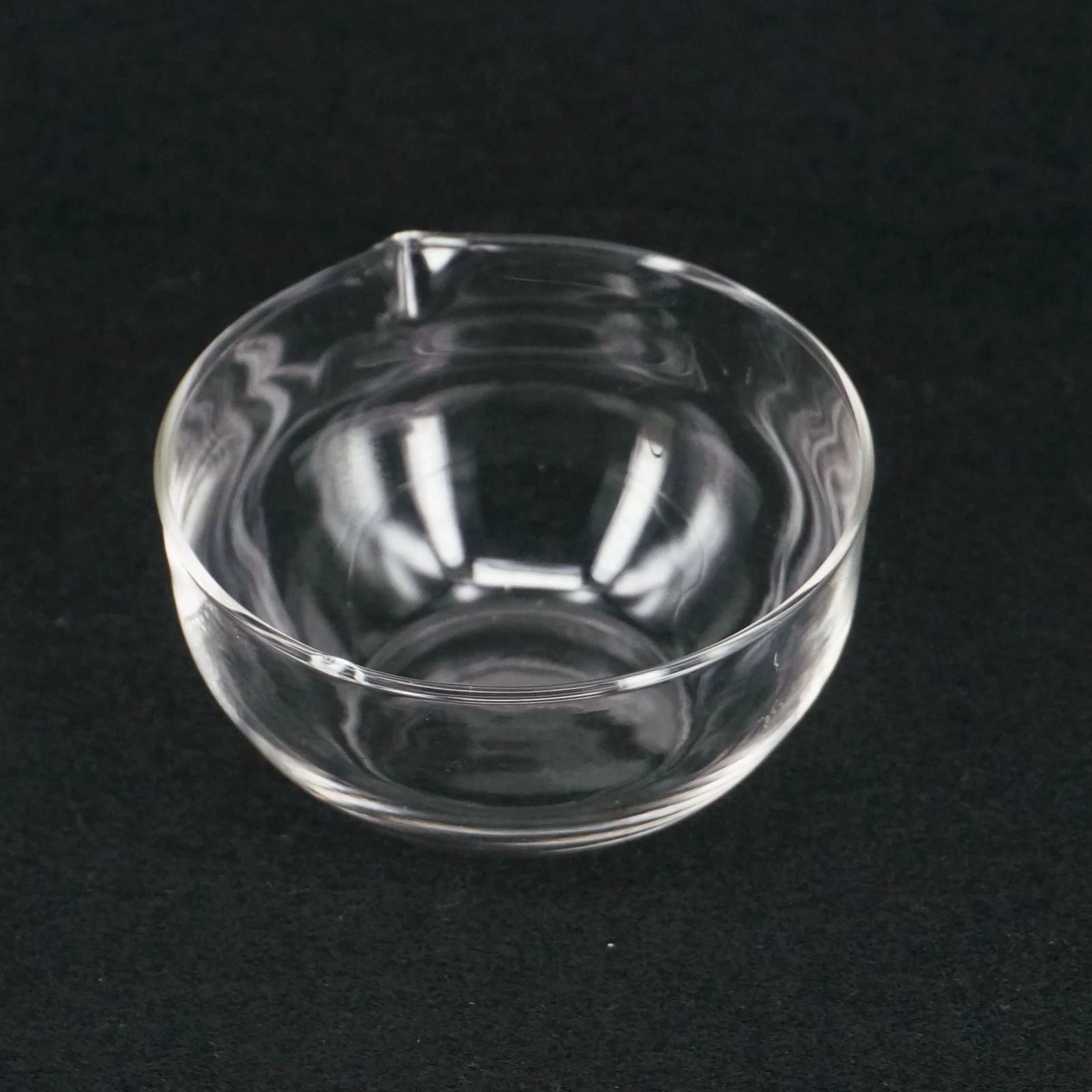 

90mm Diameter Glass Evaporating dish plat bottom with spout For Chemistry Laboratory