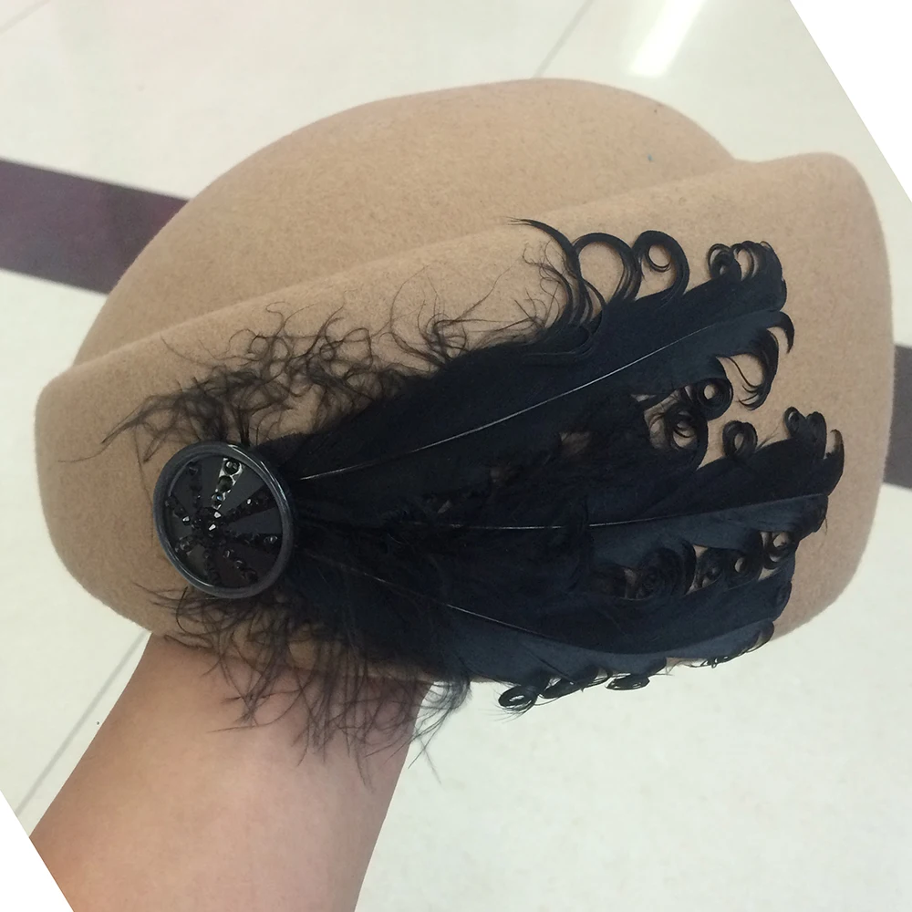 Новая мода перо шерсть осенние-зимние женские головные уборы Береты шапочка стюардессы фетровая шляпа Федора