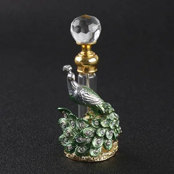 

Antique Metal Peacock Crystal Modeling Vintage Refillable Empty Perfume Bottle Creative Essential Oil Bottle Wedding Souvenir