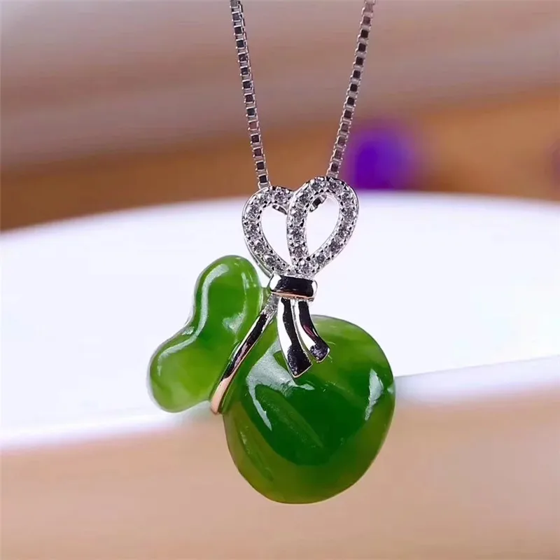 

SICCSAEE Natural Green Stone Hand Carved Stone Pendant Fashion Ladies Sweater Chain Pendant Jewelry For Elegant Ladies