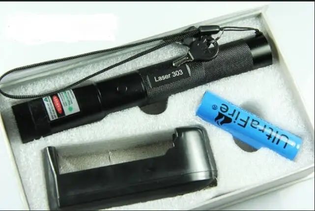 Queima de Fósforo Cigarros + Carregador + Presente Poderoso Lazer Militar 500 w 532nm Ponteiro Laser Verde Sos Lanterna Foco Queimar 500000 m 18 Esporte e Lazer