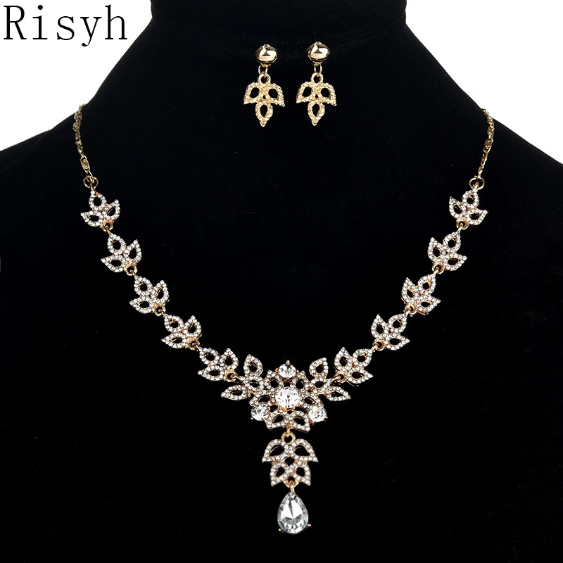 

Risyh 2018 New Maple Leaf Exaggerated Necklace Ms. Necklace Set Decoration