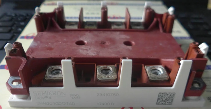 

SKM304GD12T4D   POWER MODULE  IGBT   - FREESHIPPING