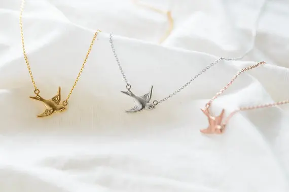 

QIMING 2017 Fashion Flying Bird Pendant Necklace Beautiful Swallow Necklace for Women Animal Shaped Vintage Handmade Jewelry