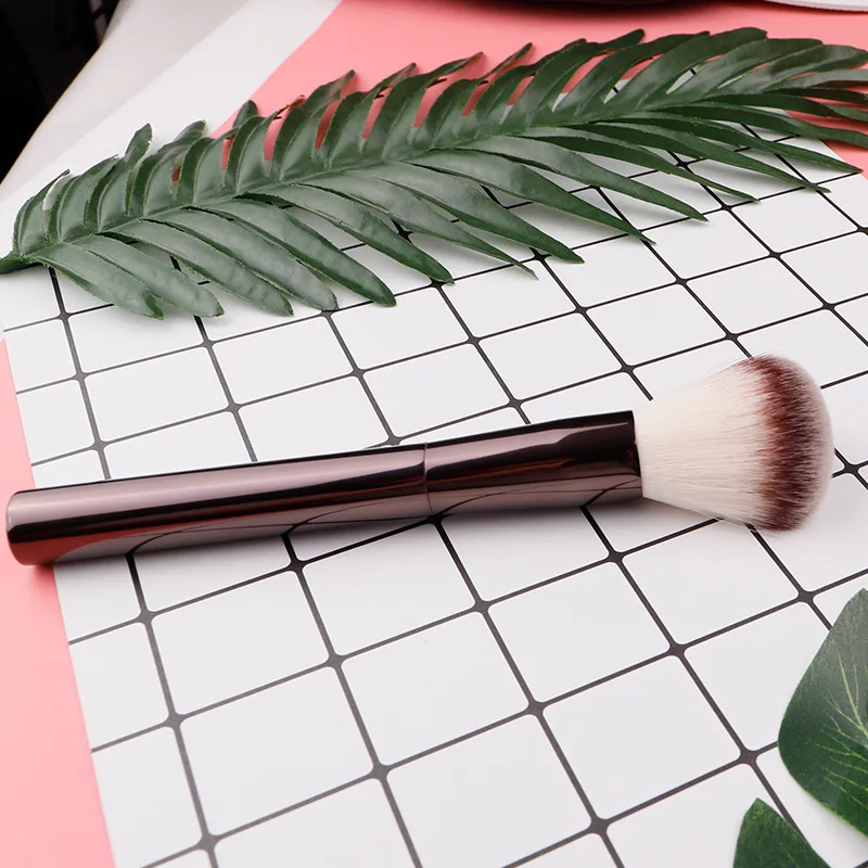 

Professional powder blush brush does not eat powder foundation liquid contour cosmetic tool brush 1 pcs
