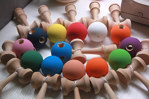 Fedex IP 100 шт kendama матовый бук меч мастерство мяч эластичный шар навыки нефритовый меч резиновая краска высокого трения