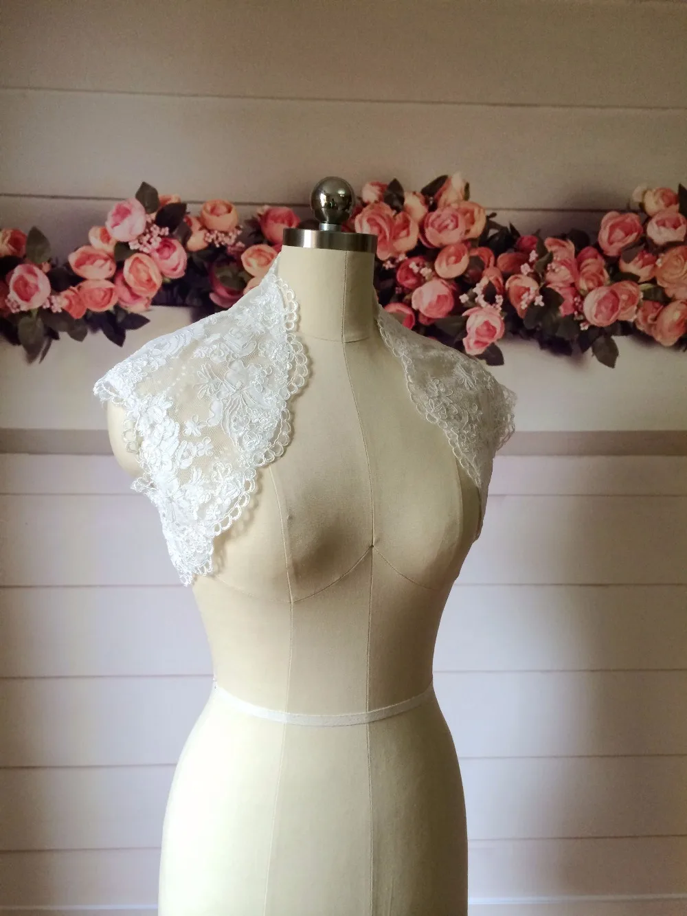 

100% Real Photo 2017 Bridal Bolero Lace Wedding Shrug Keyhole Back Sleeveless Bride Wrap Wedding Jacket Women Custom Made