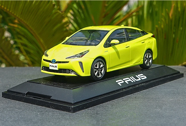 Оригинальная фабричная 1:30 TOYOTA PRIUS PHV игрушечная машинка из сплава, игрушки для детей, литая модель автомобиля, подарок на день рождения - Цвет: Цвет: желтый