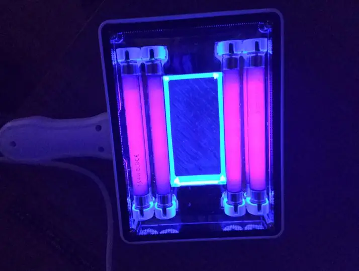 Микроспория лампа вуда. Лампа вуда. Лучи лампы вуда. Лучи лампы вуда. Лампа вуда лишай свечение.