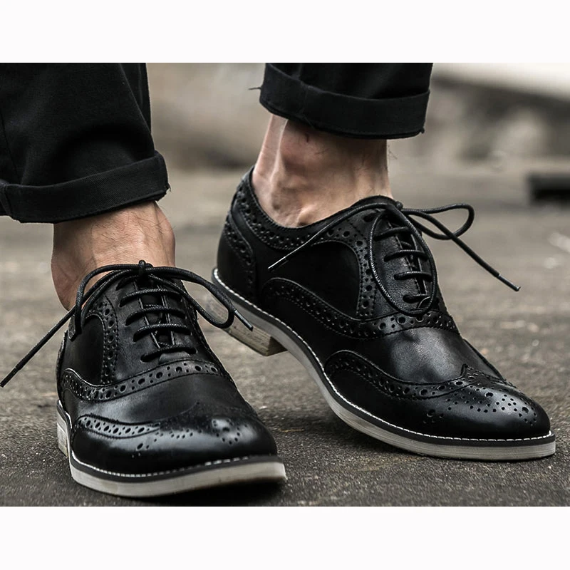 

MYCOLEN New High Quality Luxury Fashion Genuine Leather Men Brogues Shoes Lace-Up Bullock Business Men Shoes Mens Shoes Formal