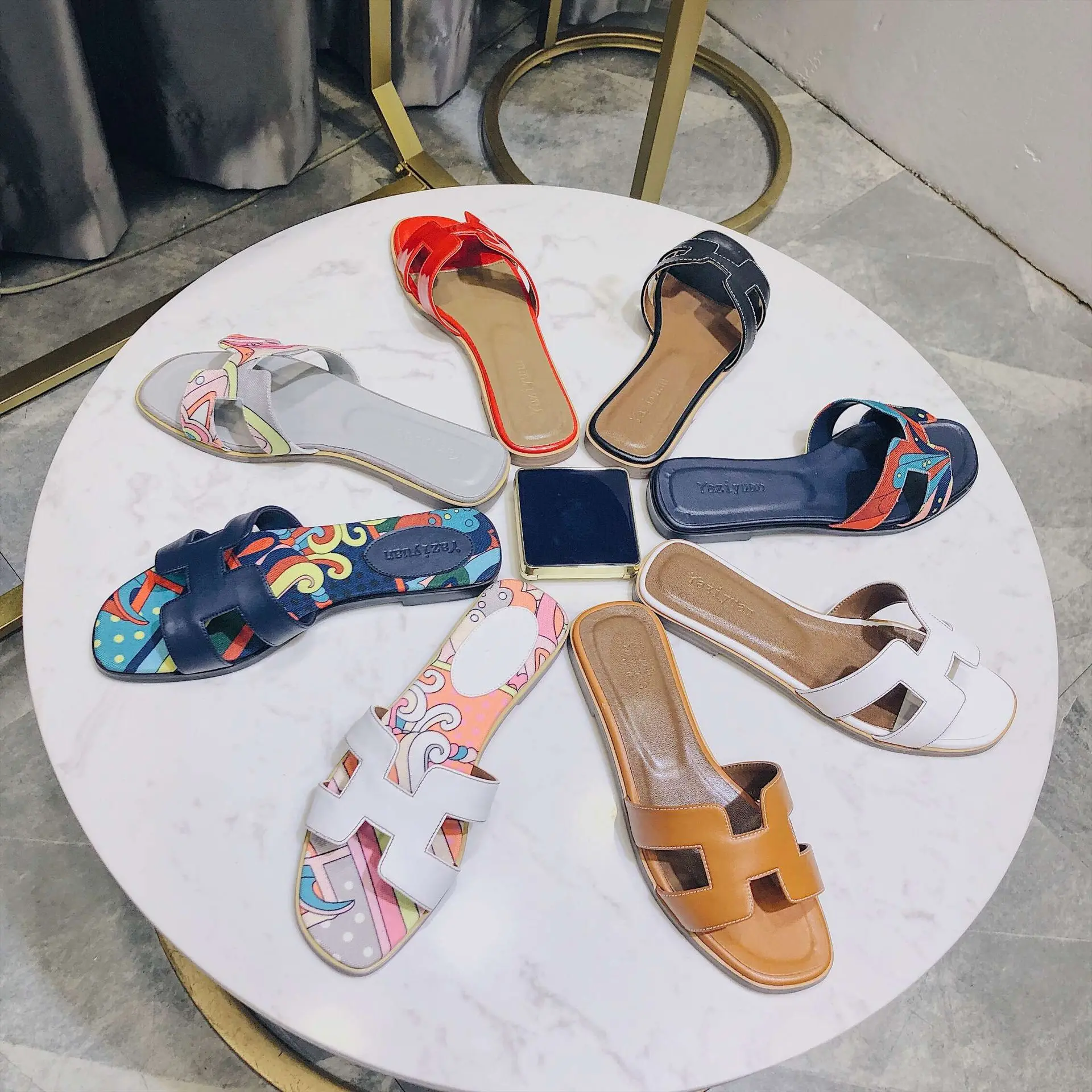 

2019 Latest Fashion Hot Sells Brand Woman Shoes Women Slippers Cute Plush Flat Slippers Mules Shoes Women Genuine Leather