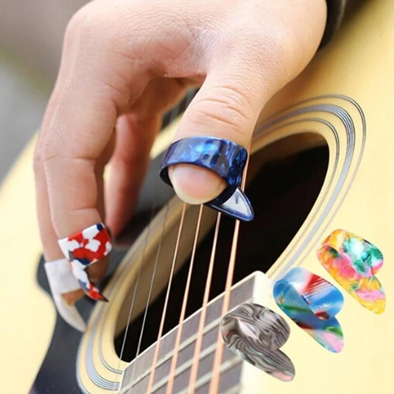 4pcs/Set Random Color Thumb Finger Guitar Picks Guitar Plectrums Sheath