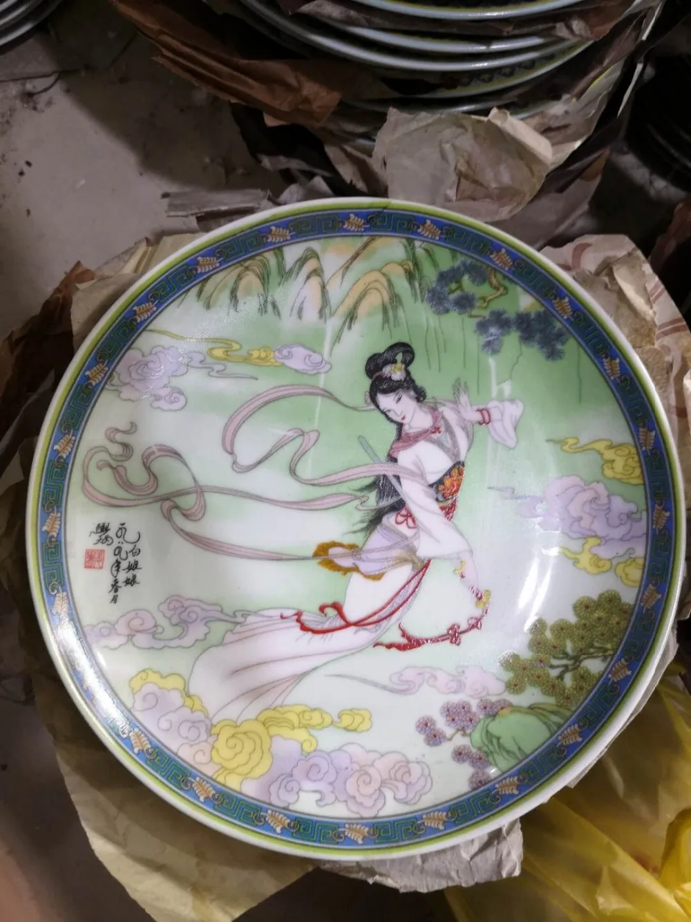 In the Ming and Qing Dynasties, the blue and white porcelain of