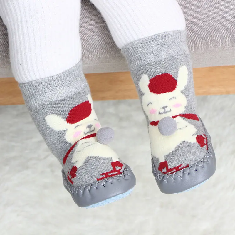 Толстые махровые домашние носки-тапочки для малышей зимние короткие носки для малышей нескользящие носки с резиновой подошвой для новорожденных девочек забавные носки с героями мультфильмов - Цвет: gray rabbit