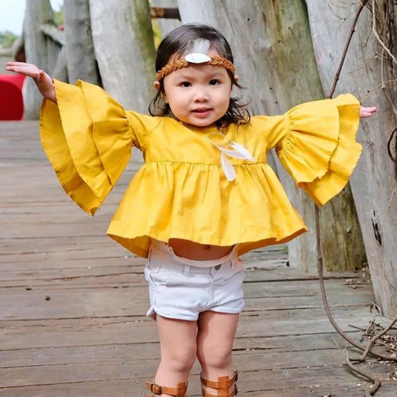 INS/стильная блузка с расклешенными рукавами для маленьких девочек Милая летняя желтая одежда детская свободная одежда модные топы для детей от 1 до 4 лет