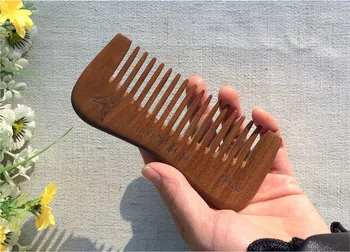 

ZGTGLAD New 1Pcs New Natural Green Sandalwood Handmade Wide Tooth curve Comb Wooden Massage Combs Hair Styling Care Tools 13cm