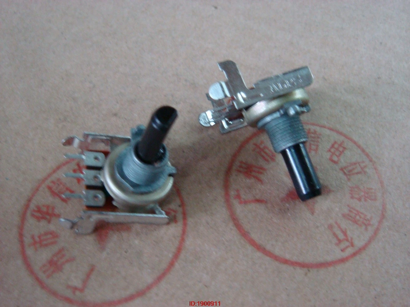 

1pcs/lot Stock Japan 161 type horizontal single potentiometer A10K handle length 20FMM Luo sets 9MM [with the midpoint]