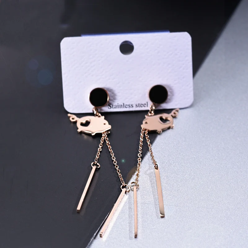 

GMGYQ Simple Fashion Personality Piglet Ear Nail Long Metal Pendant Stainless Steel Earrings Women's Clothing Accessories