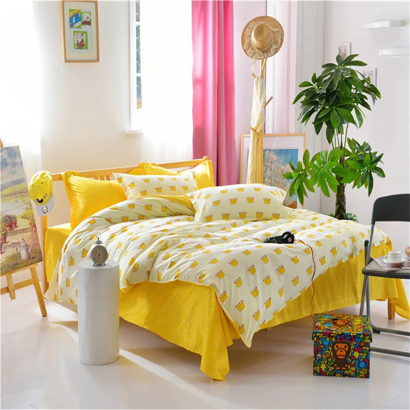 

Comfortable Soft Polyester Fabric Home Textile Finished Crown Print Four-Piece Quilt Cover + Sheets + Pillowcase
