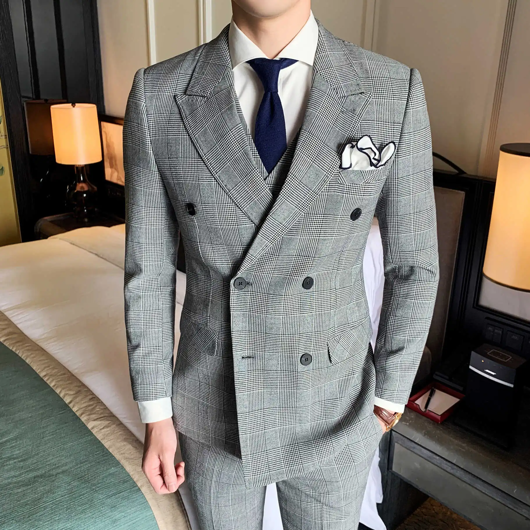 

3 Pieces Suits Men 2019 Plaid Double Breasted Design Men Suit Casual Slim Fit Wedding Dress Suits Business Groom Tuxedos Costume
