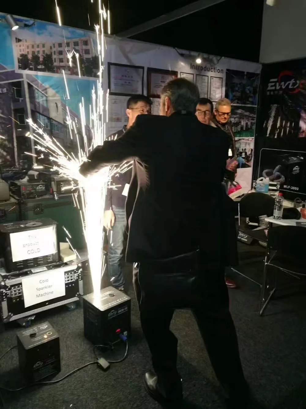 Controle de Rotação para o Casamento da Fase Elétrica Sparkler Chama Fogo Máquina 2m Altura Especial Coldfireworks Dmx 512 500w 31 Efeito de Iluminação de palco