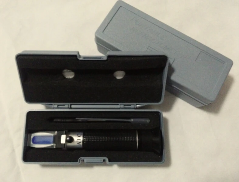 

Portable Refractometer Aquarium Salinity 0-10% Refractometer Salt Tester RHS-10ATC with Box