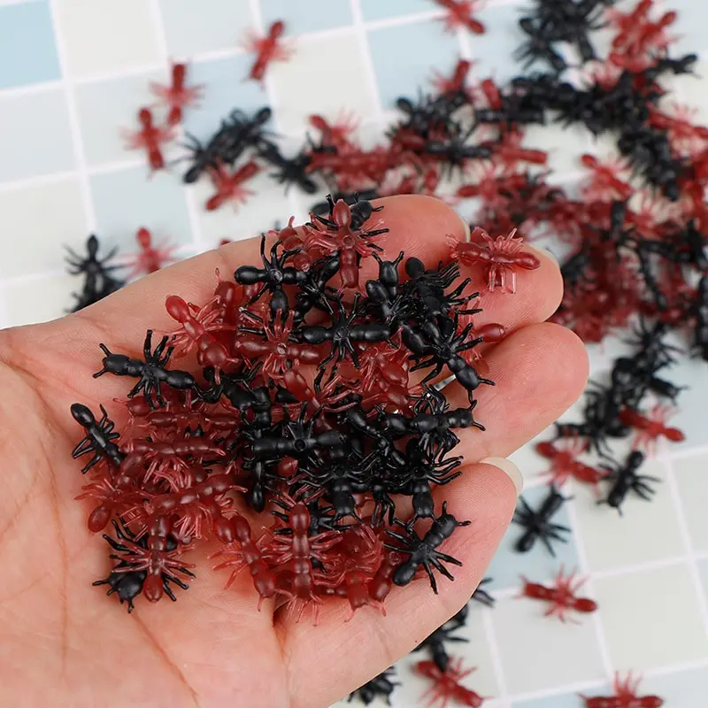 50/100/200Pcs Simulation Ants Plastic Realistic Ants Pranks Joking Toys Halloween Stimulating Toys