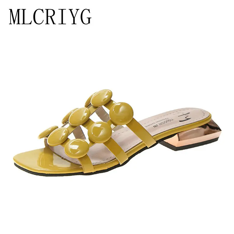 

2019 New Summer Women Soft Novel Slippers Square Low Heels PU Outside Shoes Woman Mature Female Button Decoration Flip Flops