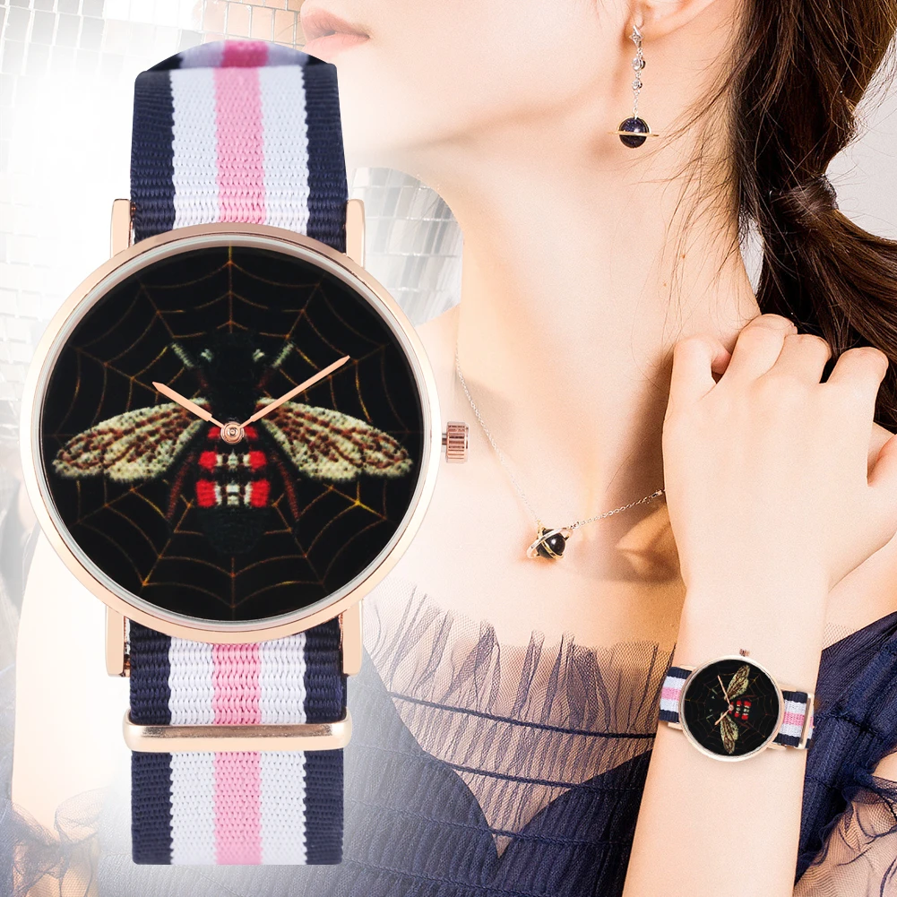

Concise Black Bee Pattern Dial Watch for Women Multi Color Nylon Strap Quartz Watches for Girls Elegant Golden Case Wristwatches