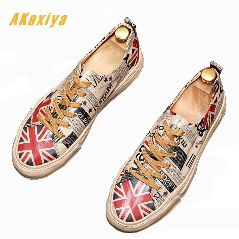 

2019 New Designer Men's Vintage British text lace-up Casual platform Shoes Male Footwear Fashion Men trendsetter Flats moccasins
