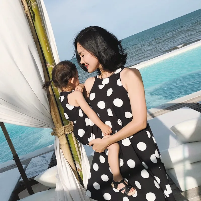 

Mother Daughter Babies Beach Dresses Polka Dot Off Shoulder Mom and Baby Daughter Dress Mommy Babies Family Matching Outfits