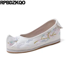 Синий вышитый цветок вышивка ретро Традиционные китайские туфли плоские ручной работы этнической Старая пекинская ткань женщин лифт белый европейская весенняя осень Мода отправка капель последние красивая