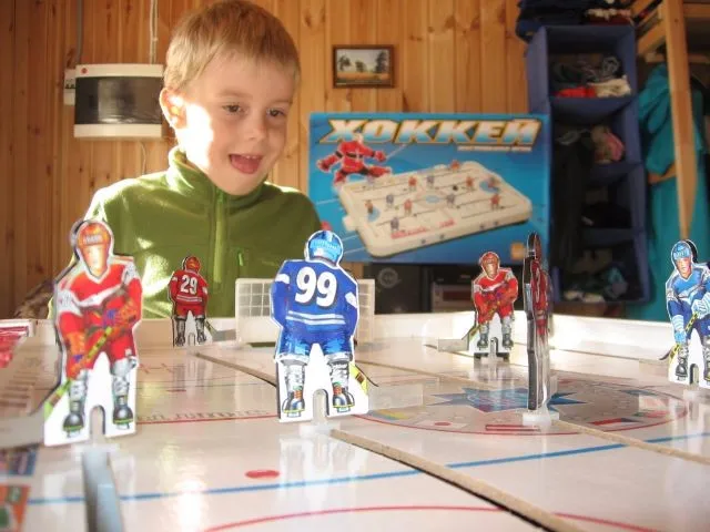 nastolnaya_igra_hockey_sport_toys_06.8405F1F9BF344E519C713A2651F87494 (1)
