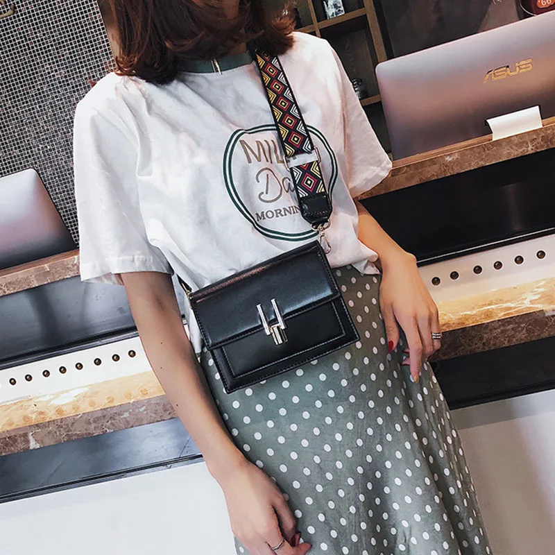 New Women Fashion Width Shoulder Bags INS Popular Female Exquisite Solid Handbag Mini Flap Lady Travel Chains Crossbody SS3474 (19)