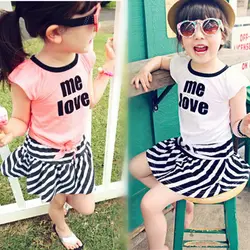 Модель 2015 года, летняя детская одежда Комплект детской одежды для девочек с принтом букв футболка + юбка в полоску