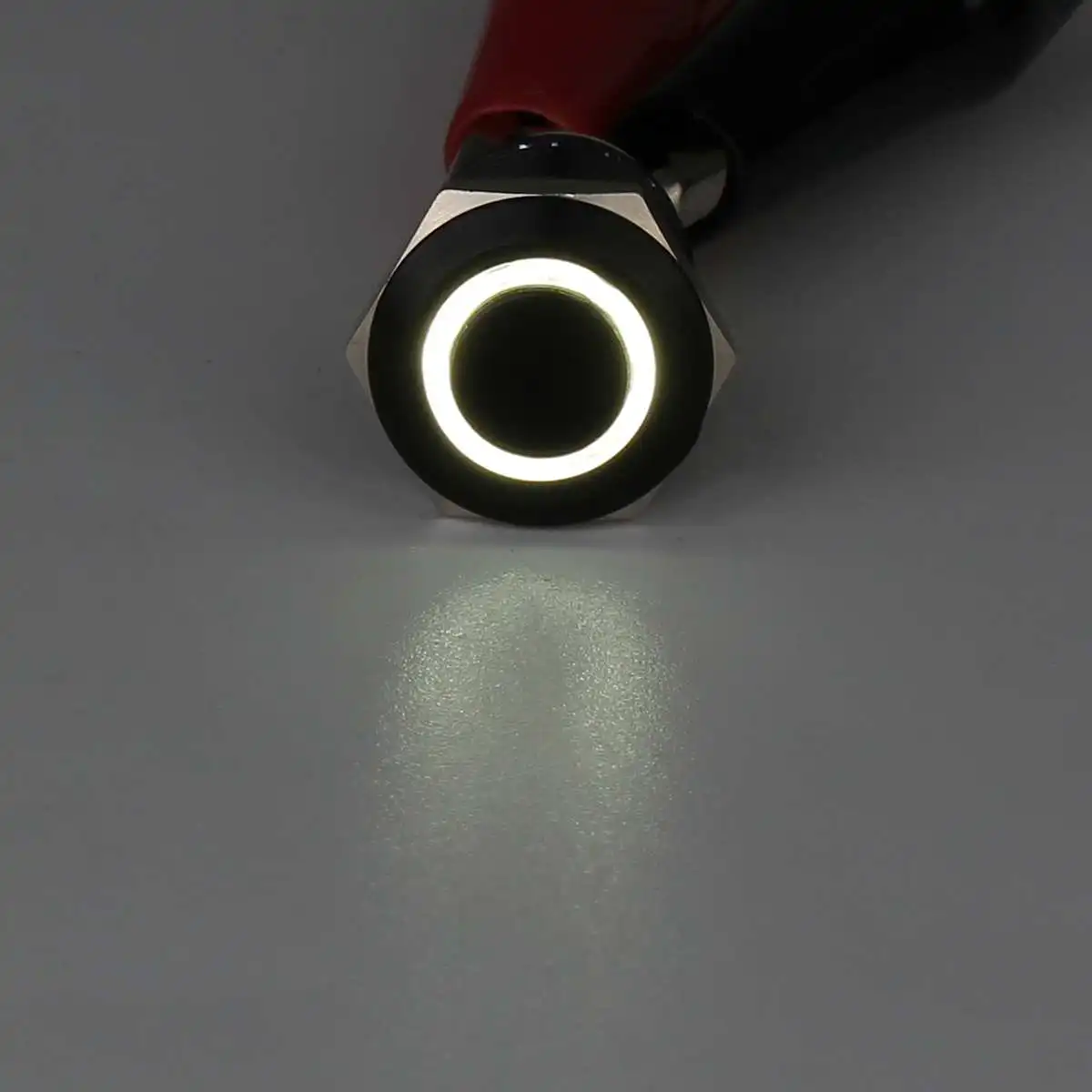 Черный 4 Pin 12 мм светодиодный светильник металлический кнопочный Мгновенный Переключатель водонепроницаемый 12V переключатели Автомобильная электроника - Цвет: Белый