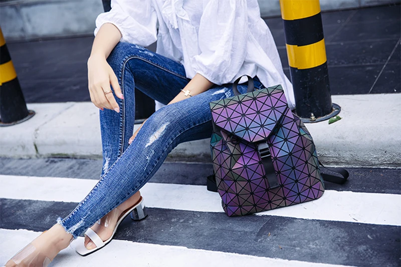 Women Geometric Backpack Luminous Female Evening Bag Diamond Sequins PU Laser Back Pack Lady Casual Plaid Baobao Mochila BP0232 (14)