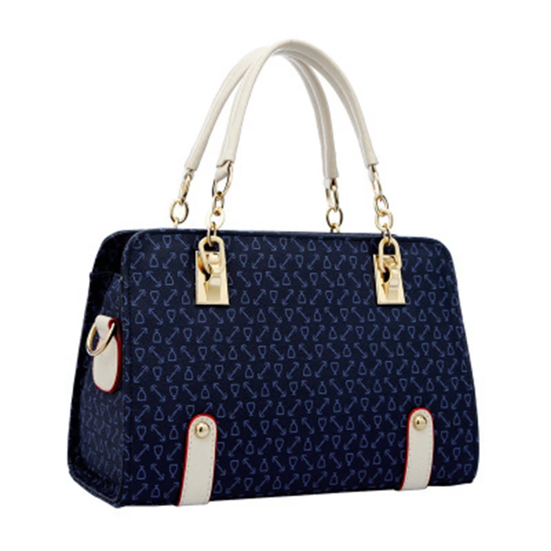 

2018 autumn and winter European and American fashion new bone pattern chain stereotypes shoulder portable Messenger bag