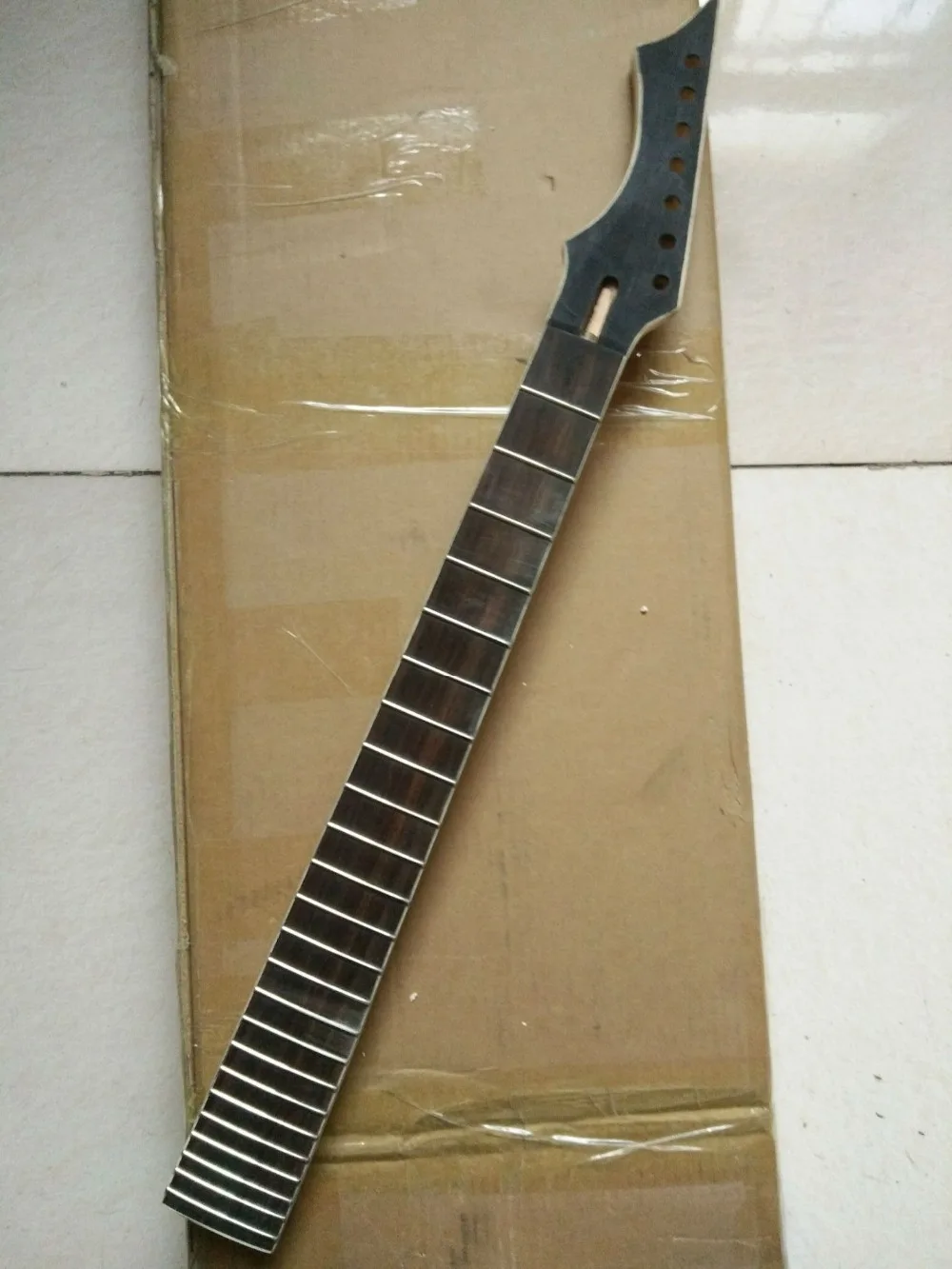 

Unfinished 24 frets rosewood fretsboard 7 strings electric guitar neck