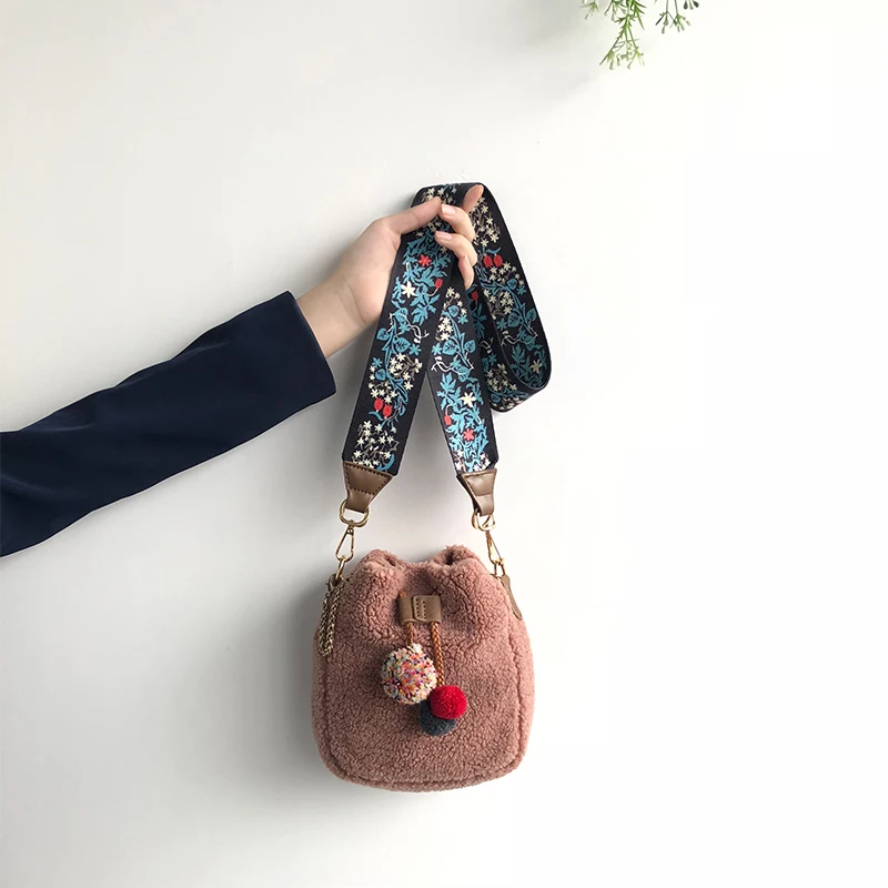 

Free shipping, 2019 new women handbags, trend suede bag, leisure korean version shoulder bag, fashion woman messenger bags.