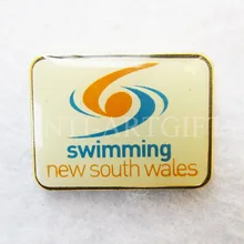 Изготовленная на заказ офсетная печать металлические значки напечатать ваш логотип 25,4 мм для плавания клуб спортивные булавки высокого качества без минимальный объем заказа Южный Уэльс city