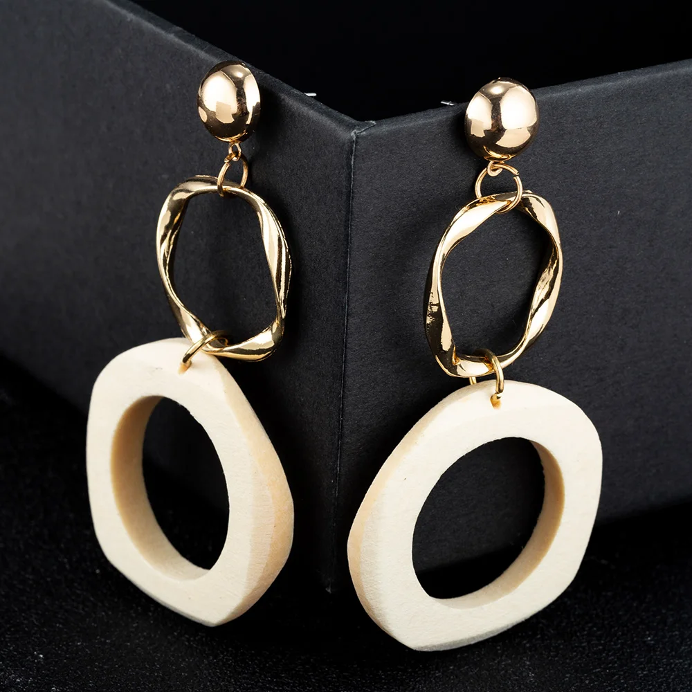 

Round Wooden Pendant Earrings For Women's Simple And Stylish Textured Khaki Drop Zinc Alloy Earrings
